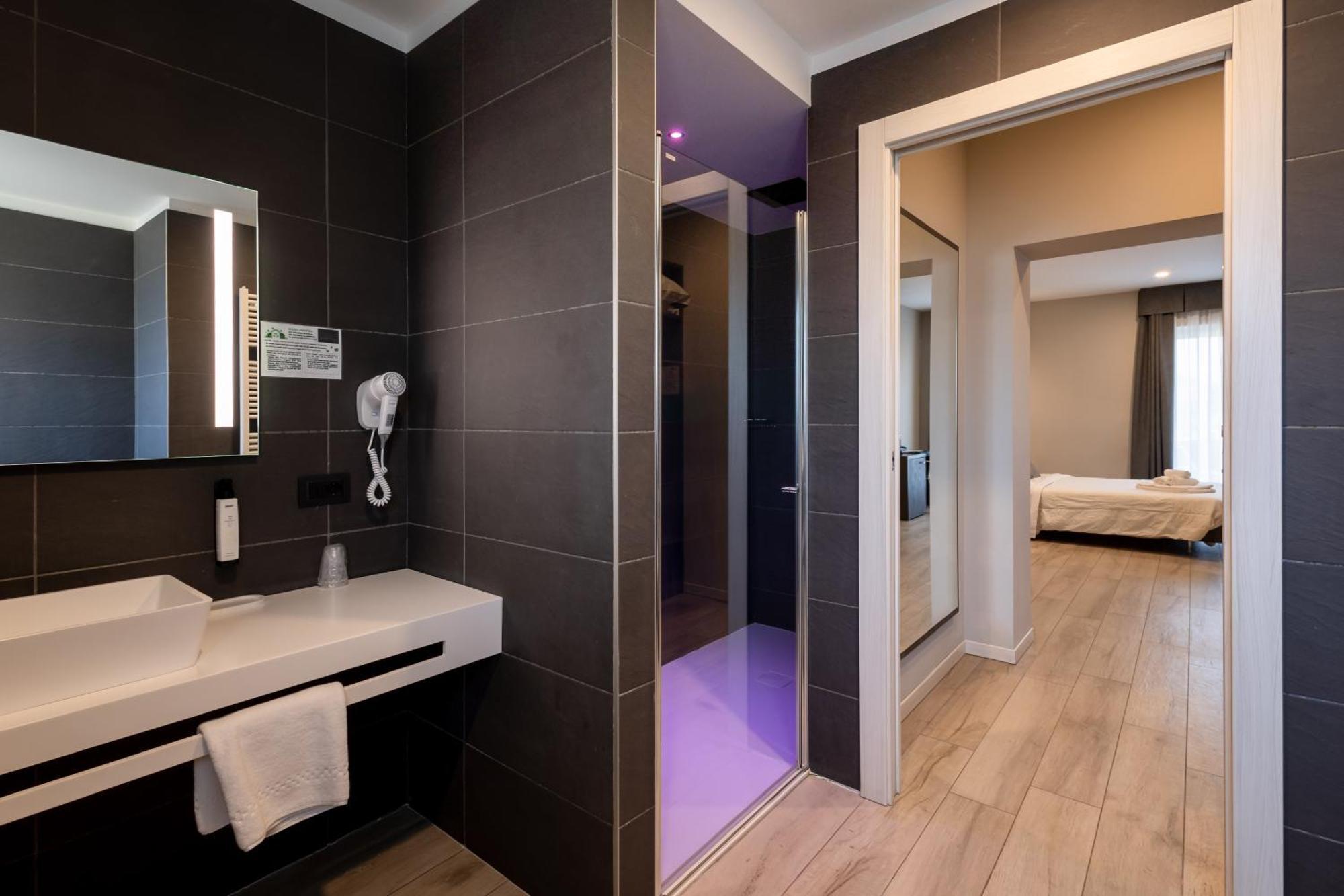 Aurora Aparthotel เปสเคียรา เดล การ์ดา ภายนอก รูปภาพ
