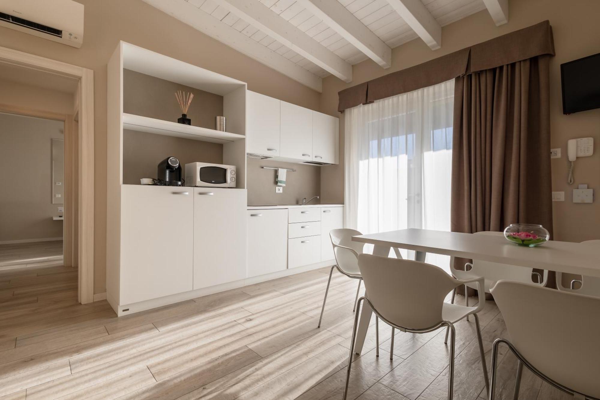 Aurora Aparthotel เปสเคียรา เดล การ์ดา ภายนอก รูปภาพ