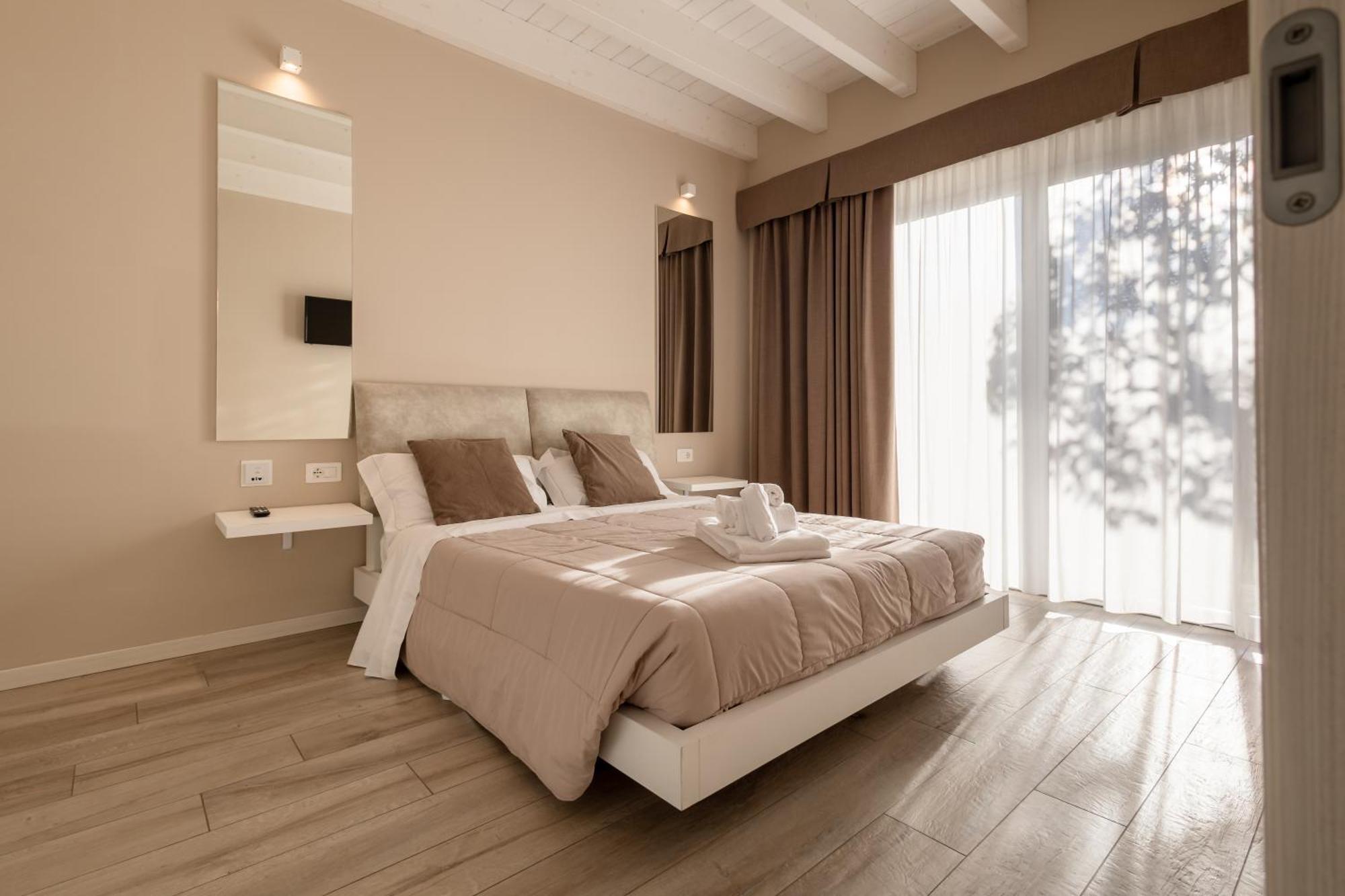 Aurora Aparthotel เปสเคียรา เดล การ์ดา ภายนอก รูปภาพ